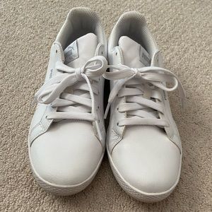 Puma Woman’s White Sneakers
